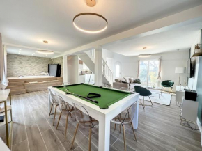 LA MAISON DU VAL / JACUZZI - BILLARD - JARDIN - STANDING - WIFI - PARKING